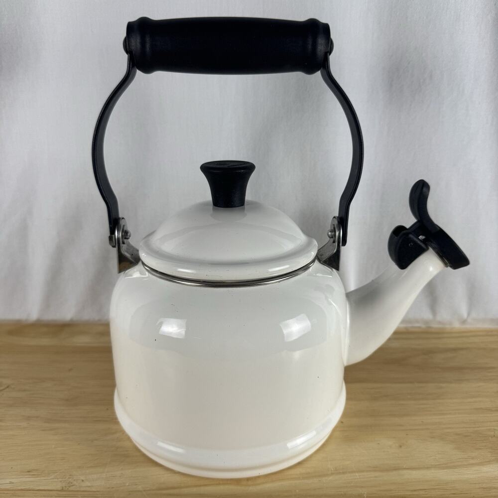 Le Creuset White Demi Tea Kettle 1.25 Qt Enamel On Steel Whistling Stovetop Pot - Picture 2 of 7